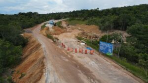 Imagem da notícia - Governo do Estado está recuperando trecho do km 30 da Rodovia AM-240 em Balbina