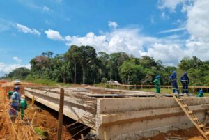 Imagem da notícia - Governo do Amazonas executa construção da ponte do gasoduto, na rodovia AM-070