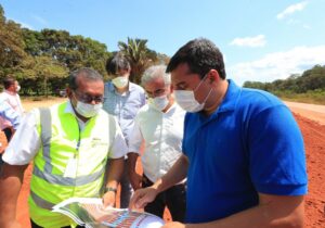 Imagem da notícia - Wilson Lima visita obras de duplicação na AM-070 e em três ramais que vão beneficiar 780 famílias de agricultores