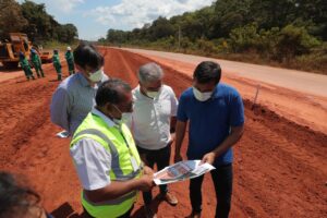 Imagem da notícia - Governador ouviu nosso apelo e cumpriu, celebra moradora de ramal revitalizado pelo Governo do Amazonas