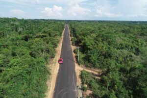 Imagem da notícia - Governo do Amazonas inicia pavimentação do ramal da Cachoeira do Castanho, em Iranduba