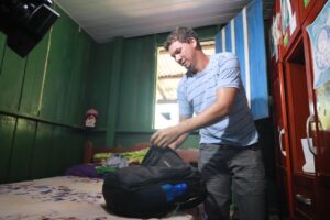 Imagem da notícia - Percorrendo quatro horas para chegar até a faculdade, universitário comemora obra em ramal de Iranduba