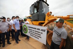 Imagem da notícia - Wilson Lima inaugura obra de sistema viário e assina ordem de serviço para recuperação de ramal em Rio Preto da Eva