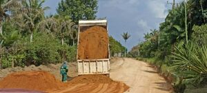 Imagem da notícia - Governo do Amazonas executa obras de pavimentação no ramal Sulivan Portela, em Rio Preto da Eva