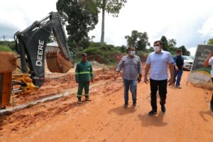 Imagem da notícia - Wilson Lima vistoria obras em três estradas de Tabatinga, que recebem investimentos de R$ 10,6 milhões