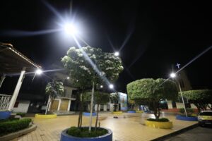 Imagem da notícia - Em Tefé, governador Wilson Lima entrega ruas 100% iluminadas com LED e anuncia pavimentação do Abial