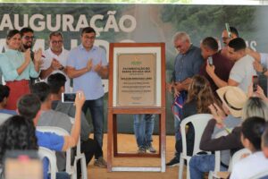 Imagem da notícia - Wilson Lima entrega ramal do Uga-Uga asfaltado e projeta pavimentação de 170 quilômetros de ramais a partir de 2023