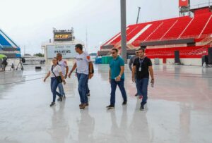 Imagem da notícia - Equipes do Governo do Estado vistoriam obra de reforma e manutenção do Bumbódromo de Parintins