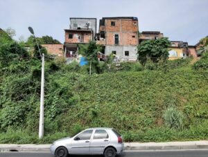 Imagem da notícia - Trecho da Avenida das Torres será interditado neste domingo (27/08) para demolição de casas situadas em área de risco