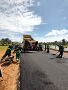 Imagem da notícia - Governo do Amazonas avança com a pavimentação do ramal da Cabeceira do Purupuru, no Careiro Castanho