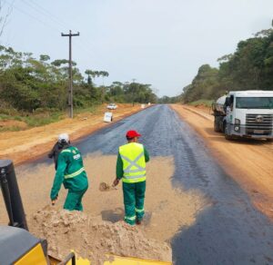 Imagem da notícia - Governo do Amazonas inicia pavimentação da Estrada do Gavião, em Carauari