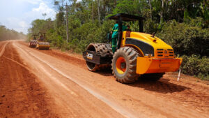 Imagem da notícia - Governo do Amazonas começa obra de pavimentação da Estrada do Membeca, em Caapiranga