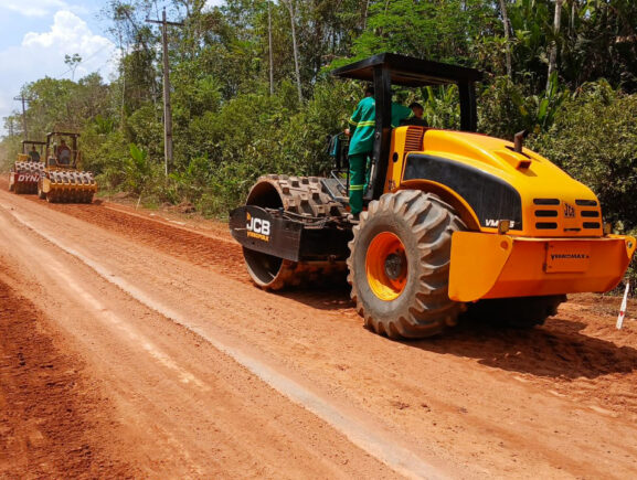 Governo do Amazonas começa obra de pavimentação da Estrada do Membeca, em Caapiranga