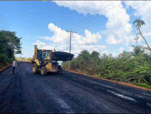 Imagem da notícia - Governo do Amazonas avança com a obra de pavimentação do ramal da Cabeceira do Purupuru, em Careiro Castanho